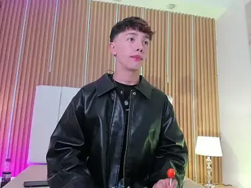 Stripchat Adult Webcam of Tomy_Rox