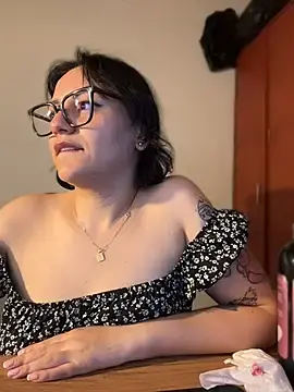 Stripchat Free Live Porn of cinna_monroll