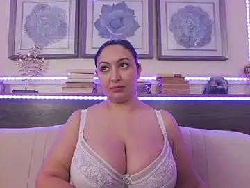 Stripchat Live Sex Cam of BustyEva_