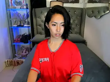 Stripchat Free Porn Cam of reighnempress