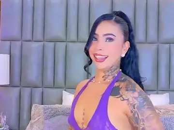 Stripchat Sex Cam of GiahDaniels