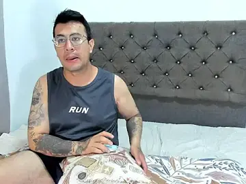 Stripchat Adult Webcam of PaolaFuckDani