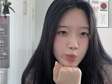 Stripchat Live Sex Cam of --bee--