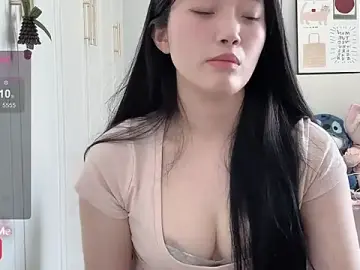 Stripchat Sex Cam of --bee--