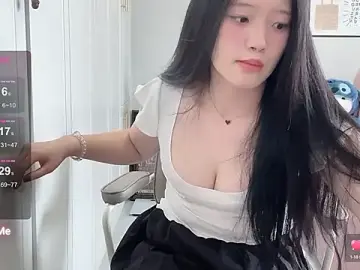 Stripchat Free Porn Cam of --bee--