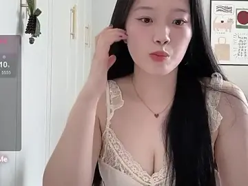 Stripchat Sex Chat of --bee--