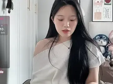 Stripchat Watch Live Sex Cams of --bee--