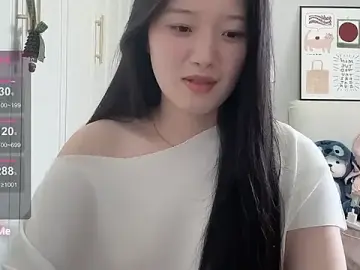 Stripchat Live Porn of --bee--