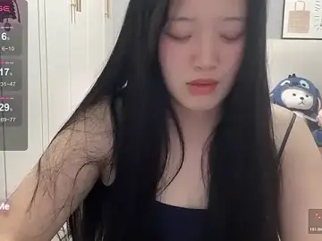 Stripchat Live Sex Cam of --bee--