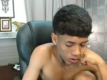 Stripchat Sex Cam of Alan_Cute18