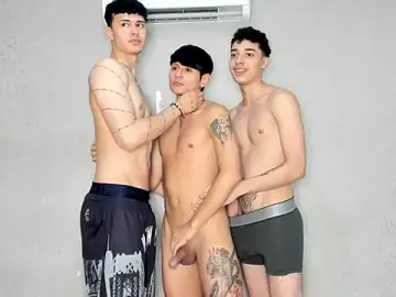 Stripchat Live Sex of pelusos_mens