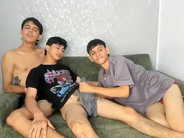 Stripchat Live Sex of pelusos_mens