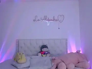 Stripchat Free Porn Cam of alee_lenoxx