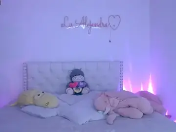 Stripchat Free Porn Cam of alee_lenoxx