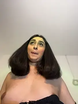 Stripchat Free Live Porn of MiahWindsor