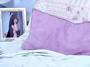 Stripchat Free Porn Cam of KylieMonnett