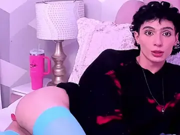 Stripchat Free Porn Cam of KylieMonnett