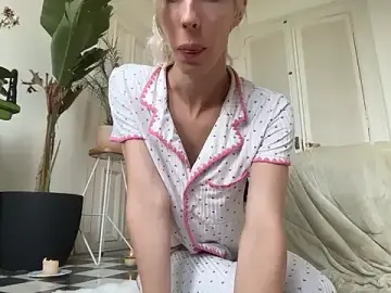 Stripchat Live Sex Cam of AliceSnowCatt