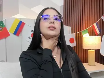 Stripchat Live Sex Cam of Julietasantos__