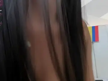 Stripchat Live Sex Cam of Julietasantos__