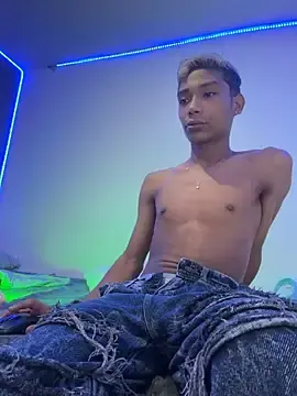 Stripchat Free Porn Cam of alejo_cute