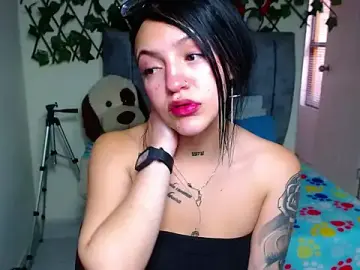 Stripchat Live Sex Cam of Violettasquirt