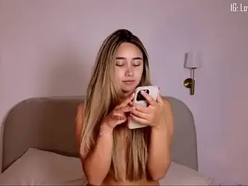 Stripchat Free Porn Cam of Hornyholly__