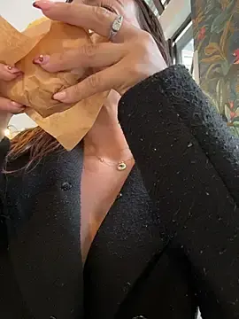 Stripchat Adult Webcam of Ninabigtitied