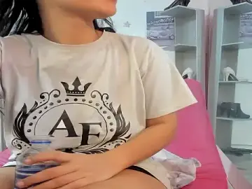 Stripchat Live Sex of CAMILA--REY