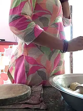 Stripchat Best Webcam of Love-pari77