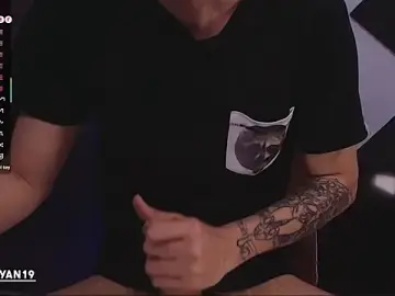 Stripchat Watch Live Sex Cams of bigryann23