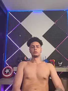 Stripchat Live Sex Cam of bigryann23