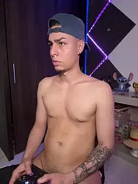 Stripchat Free Porn Cam of bigryann23