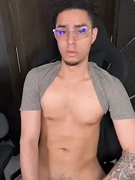 Stripchat Nude Webcam of bigryann23