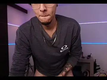 Stripchat Free Live Porn of bigryann23