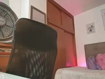 Stripchat Free Porn Cam of Miley_Baker