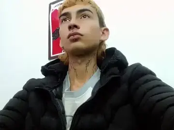 Stripchat Adult Webcam of ttimy_x_boy