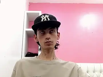 Stripchat Free Porn Cam of ttimy_x_boy