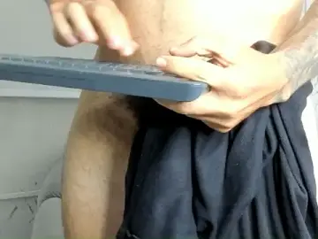 Stripchat Sex Cam of Ricardogo19