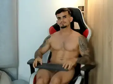Stripchat Sex Cam of Ricardogo19
