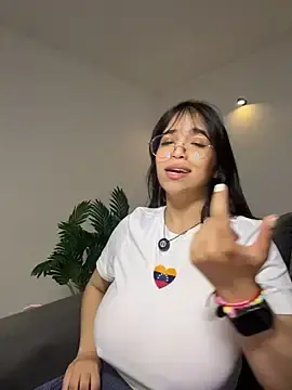 Stripchat Live Sex Cam of tati_reyess
