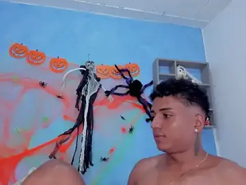 Stripchat Watch Live Sex Cams of MagnusKing_