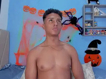 Stripchat Live Sex Cam of MagnusKing_