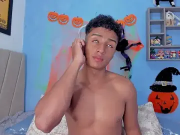 Stripchat Watch Live Sex Cams of MagnusKing_