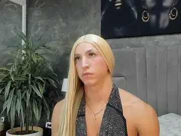 Stripchat Live Porn of isa_lancaster