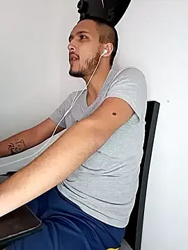 Stripchat Live Sex Cam of mosmar_20