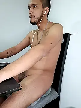 Stripchat Free Porn Cam of mosmar_20