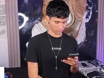 Stripchat Sex Cam of Alexx_tc
