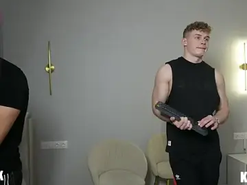 Stripchat Live Sex Cam of Nik_Sharp