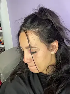 Stripchat Live Sex Cam of Marianahb-e